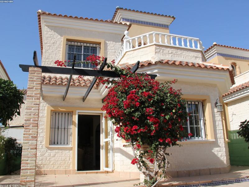 Teraslı bahçeli villa